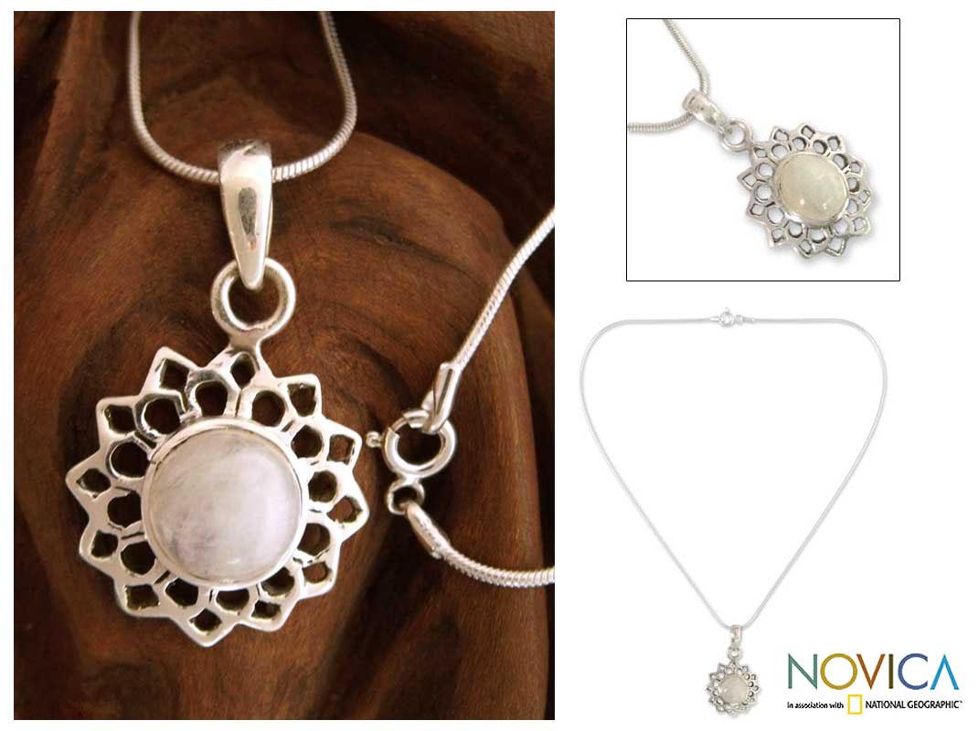 Handmade Sterling Silver 'Midnight Sun' Moonstone Necklace (India