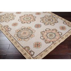 Hand hooked Heathfield Beige Indoor/Outdoor Medallion Rug (8' x 10') 7x9   10x14 Rugs