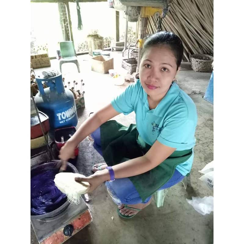 Handmade Multicolor Banyan Leaf Large Floor Lamp (Philippines)