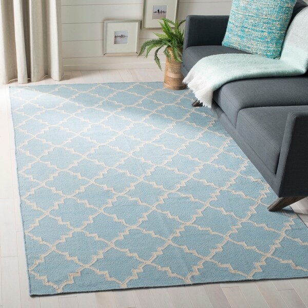 Safavieh Hand-woven Moroccan Reversible Dhurrie Light Blue/ Ivory Wool Rug - 6' x 9'