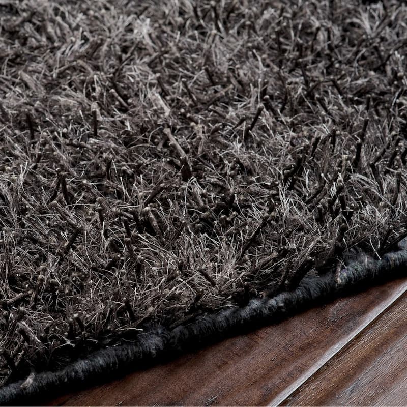 Hand-woven Raz Soft Plush Shag Area Rug (5' x 8') - 5' x 8' - Carbon
