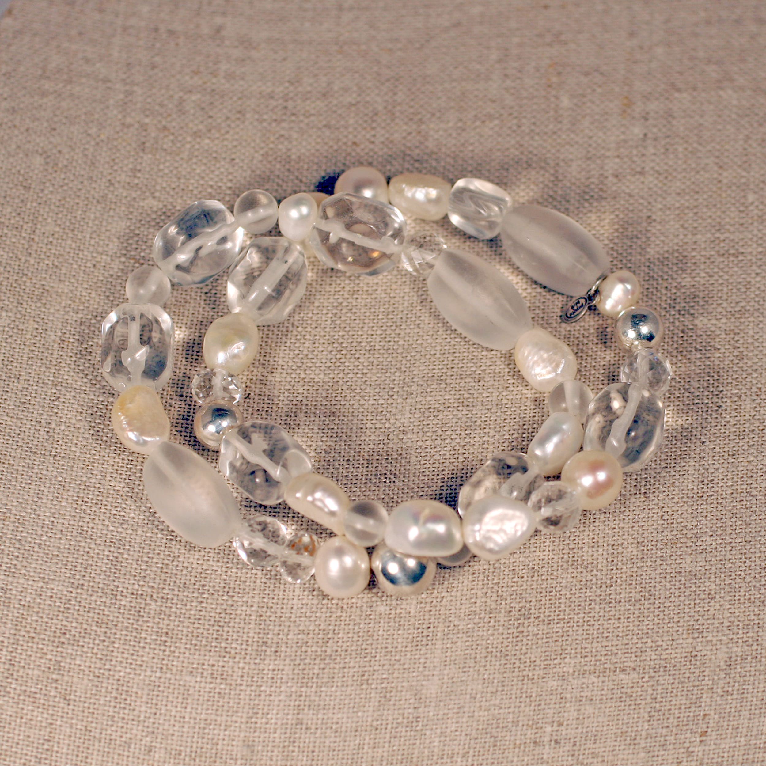 Peyote Bird Designs Silver Pearl and Quartz Stretch Bracelet (7-9 mm)(China)