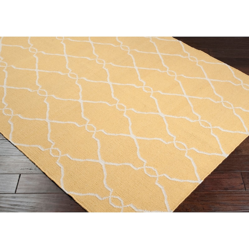 Hand-woven Min Sunflower Yellow Flatweave Wool Area Rug - 3'6" x 5'6" - 3'6" x 5'6"