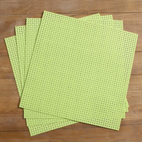Bistro 14inch Grass Green Square Placemats (Set of 4) Free Shipping