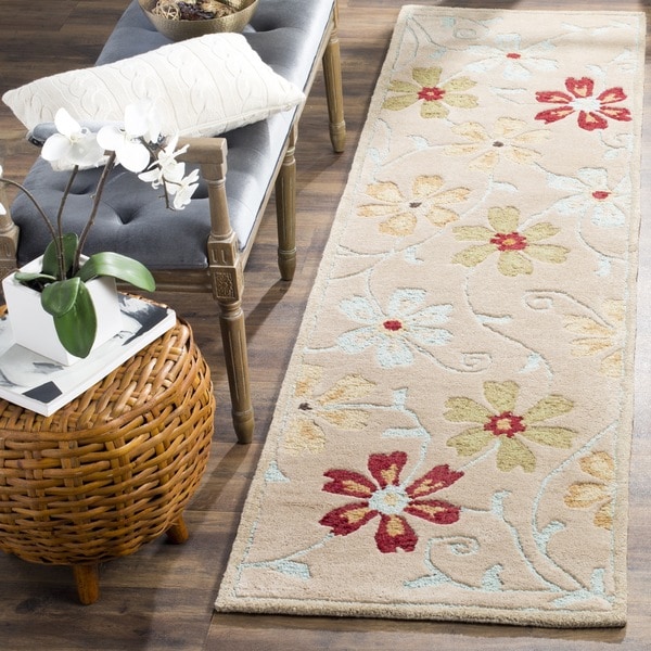 Safavieh Handmade Garden Blossom Beige Wool Rug (2'3" x 8') - 2'3" x 8'
