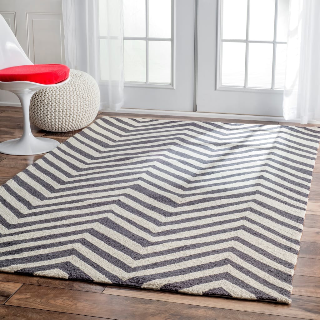 Nuloom Handmade Alexa Chevron Wool Area Rug