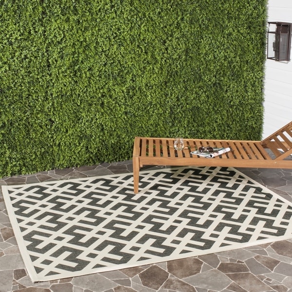 Safavieh Courtyard Quatrefoil Black/ Beige Indoor/ Outdoor Rug ...