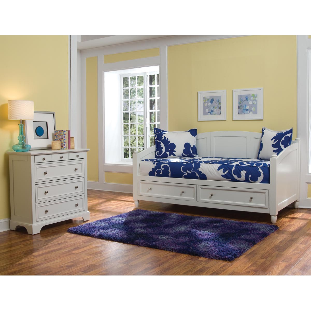 Naples White Daybed And Chest