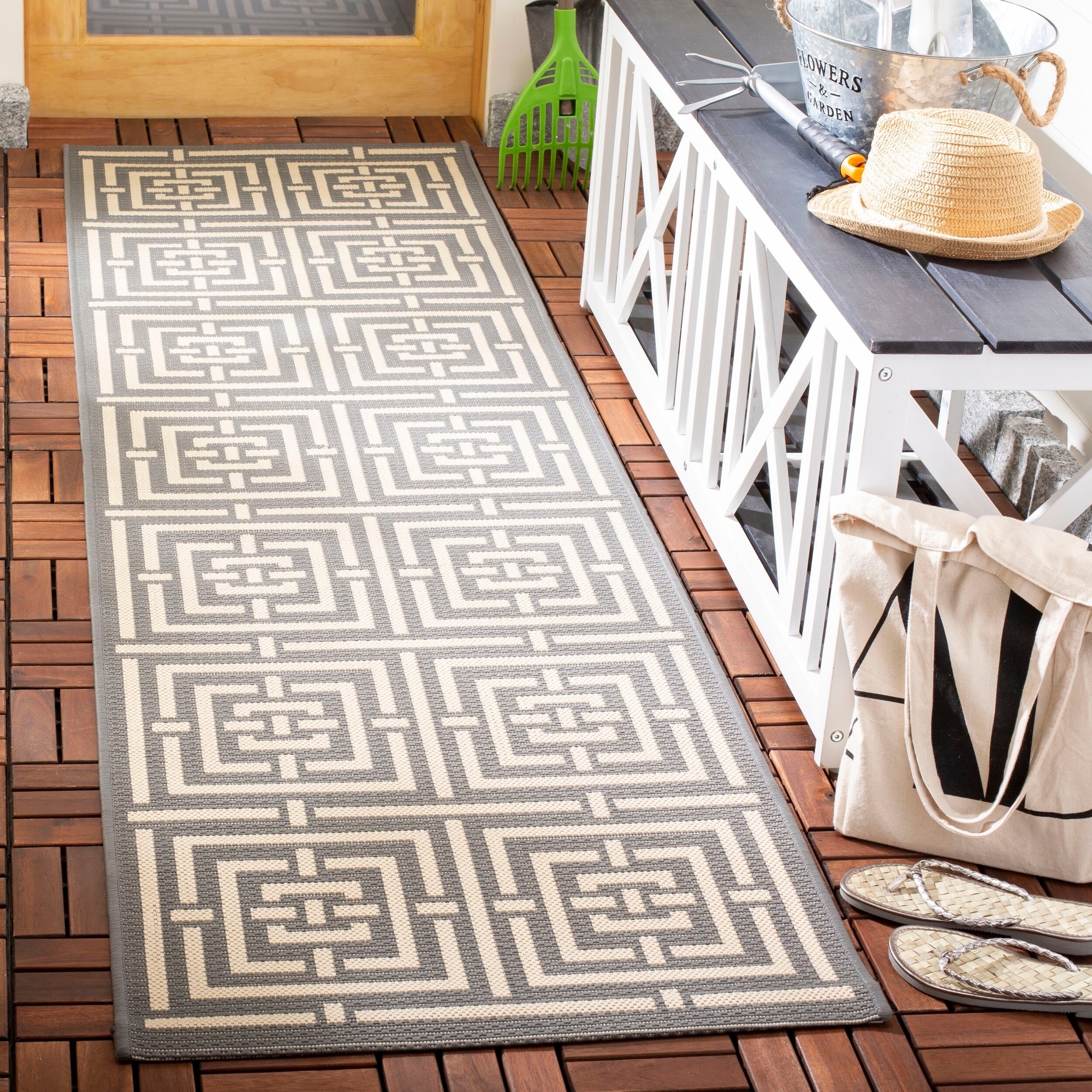 Shop Safavieh Poolside Grey/ Cream Indoor Outdoor Rug 2'3" x 6'7" On Sale Free Shipping On