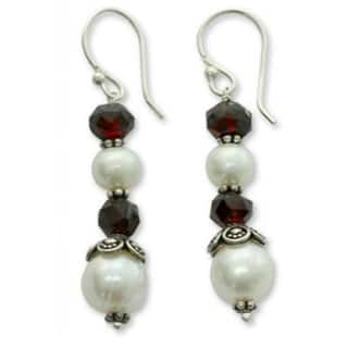 Handmade Sterling Silver 'Love Pure' Pearl Garnet Earrings (7, 10 mm) (India)