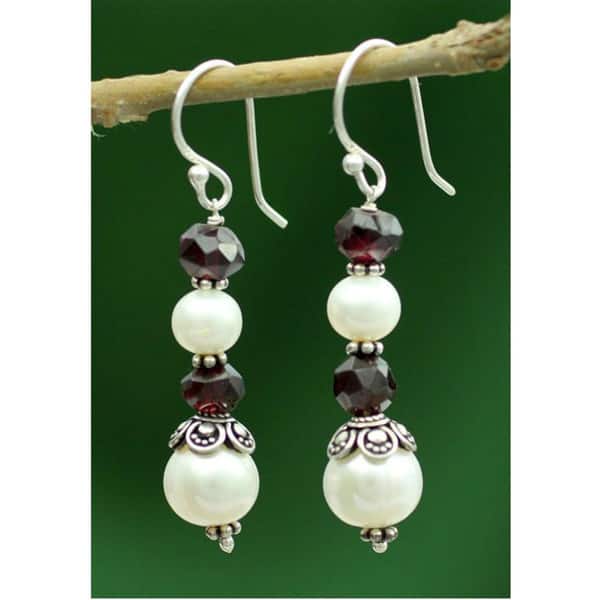 Handmade Sterling Silver 'Love Pure' Pearl Garnet Earrings (7, 10 mm) (India)
