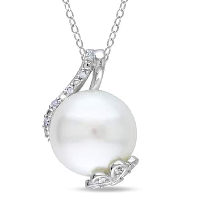 Miadora Sterling Silver Freshwater Pearl and 1/10ct TDW Diamond Pendant (H-I, I3)