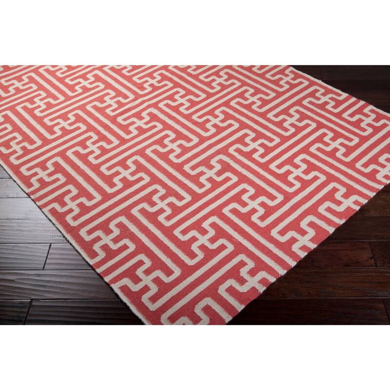 Hand-woven Red Queens Bay Wool Area Rug - 2'6" x 8' Runner - 2'6" x 8' Runner - 2'6" x 8' Runner - Red