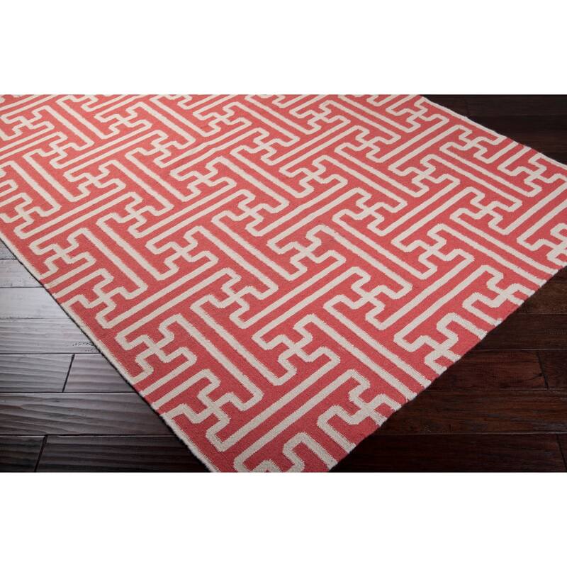 Hand-woven Red Queens Bay Wool Area Rug - 2'6" x 8' Runner - 2'6" x 8' Runner