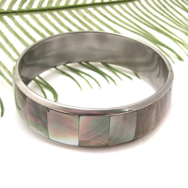Handmade Grey Square Link Fashion Natural Lip Shell Bracelet (Philippines)