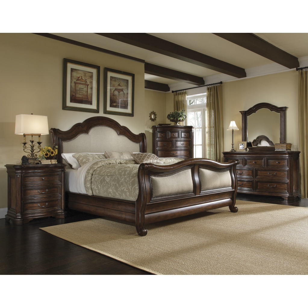 Queen size Corondo 4 piece Wood/ Linen Bedroom Set