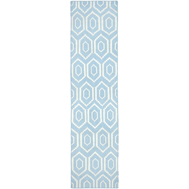 Safavieh Hand woven Moroccan Dhurrie Blue/ Ivory Wool Rug (26 X 12)