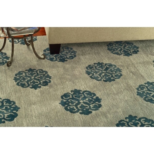 Safavieh Handmade Medallion Silver New Zealand Wool Rug - 9'6 x 13'6