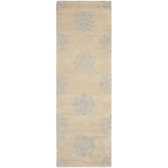 Safavieh Handmade Medallion Beige New Zealand Wool Rug - 2'6" x 8'