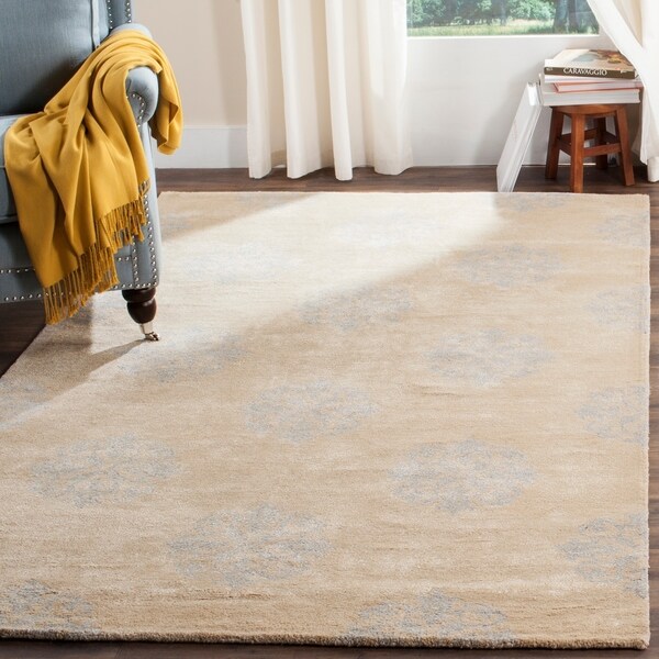 Safavieh Handmade Medallion Beige New Zealand Wool Rug - 8'3 x 11'