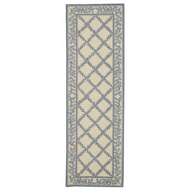 Hand hooked Trellis Ivory/ Light Blue Wool Rug (26 X 12)