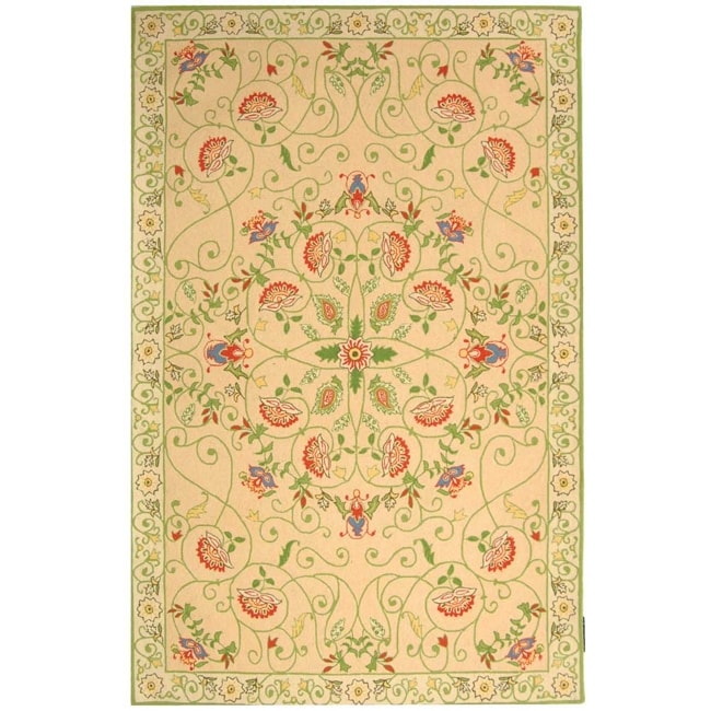 Hand hooked Bedford Beige/ Green Wool Rug (76 X 99)