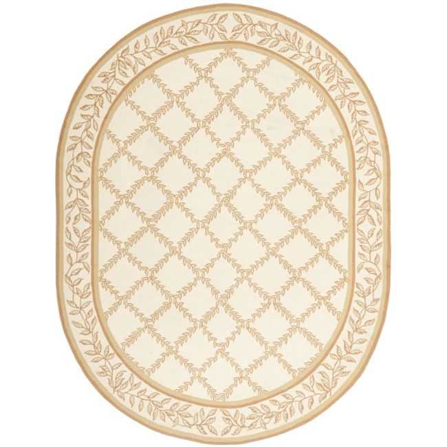 Hand hooked Trellis Ivory/ Beige Wool Rug (76 X 96 Oval)