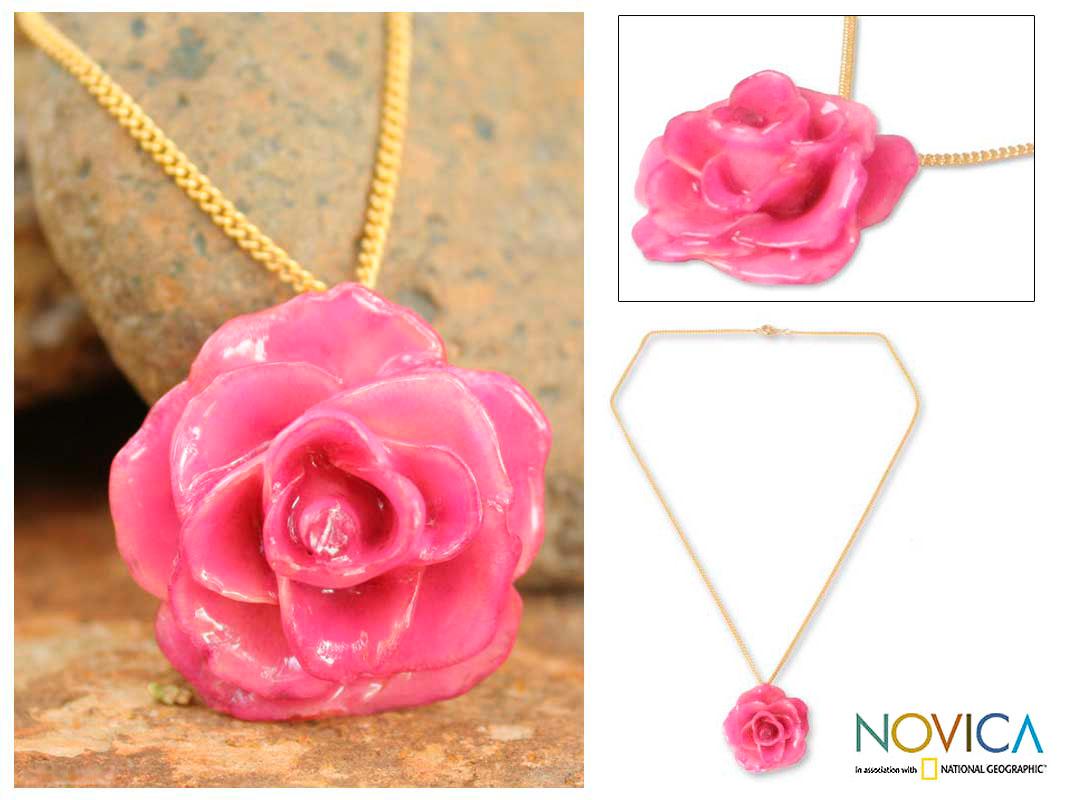 Handmade Gold Overlay 'Sweet Pink' Natural Rose Necklace (Thailand)