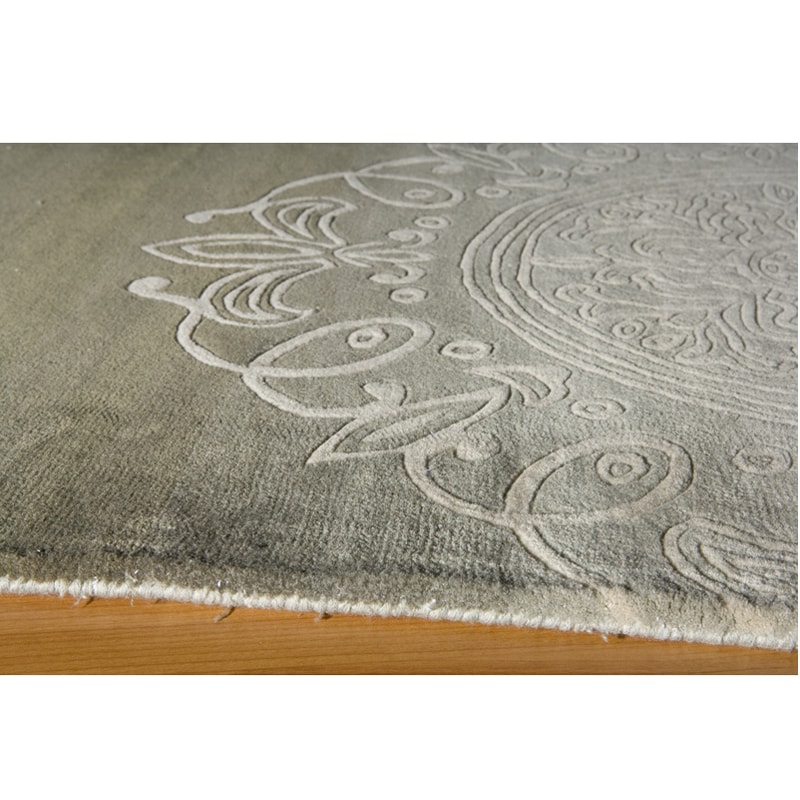 Hand tufted Valencia Medallion Grey Rug (26 X 80)