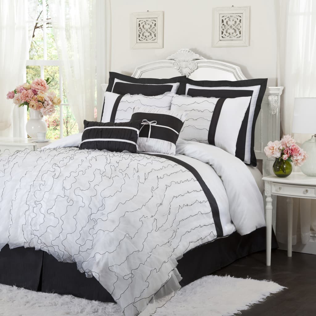 L'Amour Eternel Romana Black/White 4-piece Comforter Set