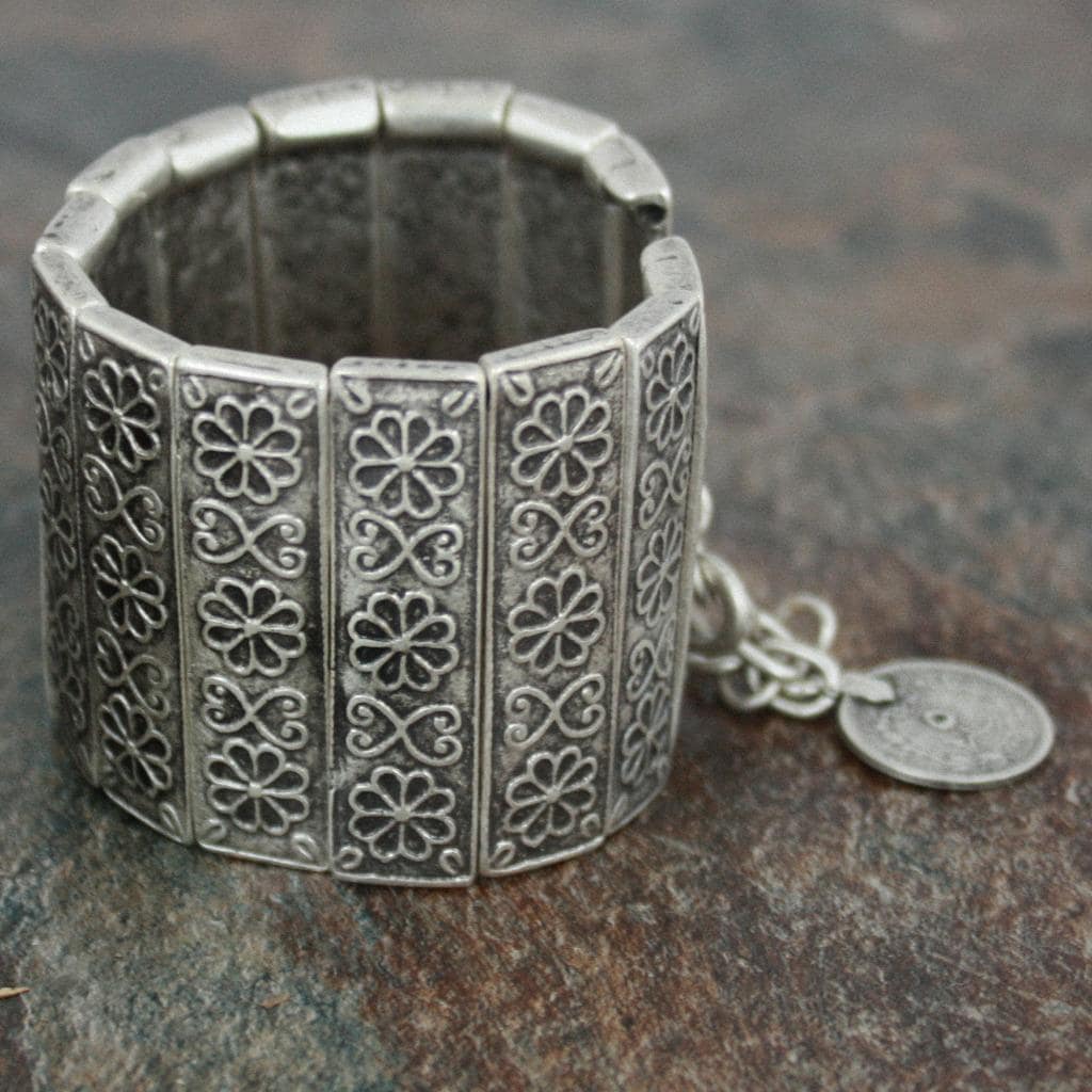 Silverplated Pewter Carnations Stretch Bracelet (Turkey)