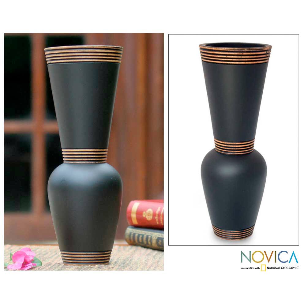Mango Wood Handcrafted 'Harmonious Black' Vase (Thailand)