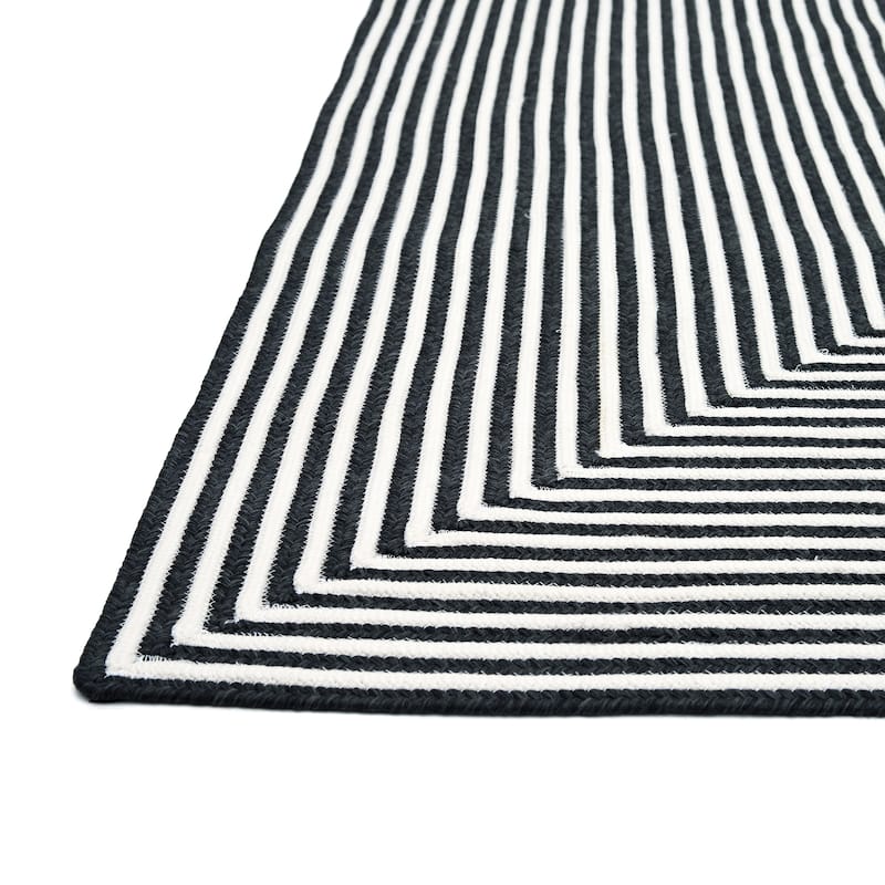 Alexander Home Hand-braided Cromwell Indoor/Outdoor Rug