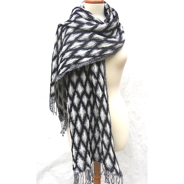 Shop Handmade Merino Wool Black/ White Diamond Motif Shawl (India) On