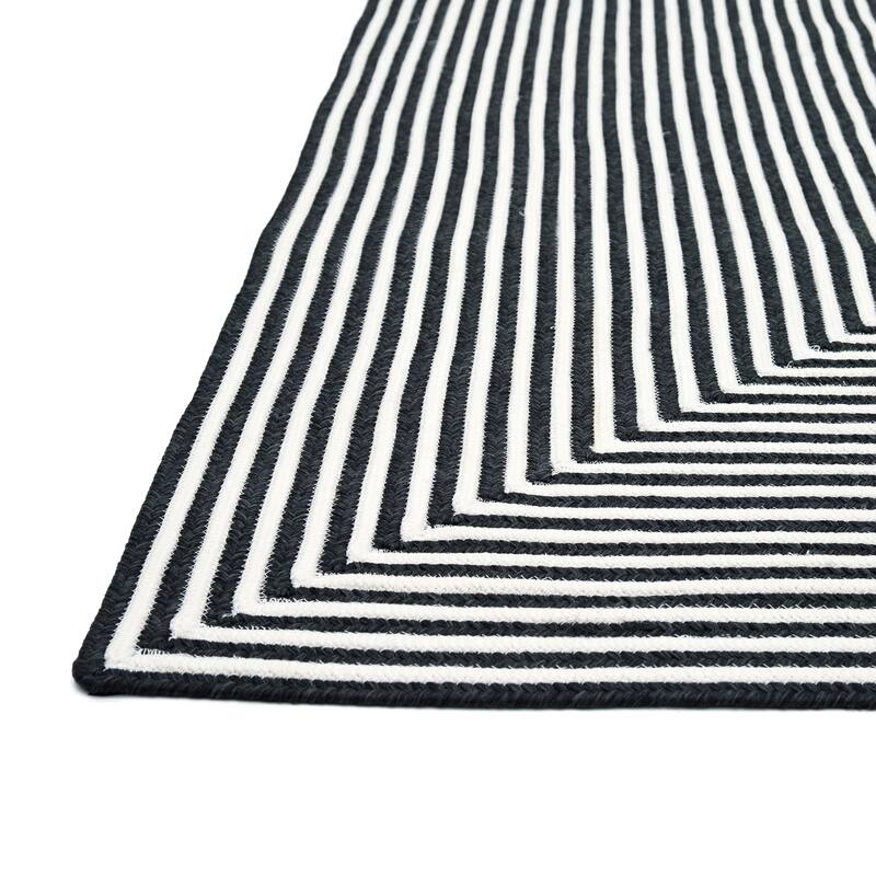 Alexander Home Hand-braided Cromwell Indoor/Outdoor Rug