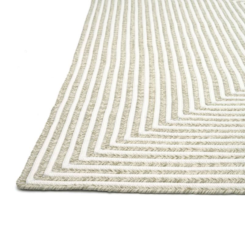 Alexander Home Hand-braided Cromwell Indoor/Outdoor Rug