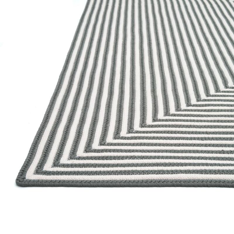 Alexander Home Hand-braided Cromwell Indoor/Outdoor Rug