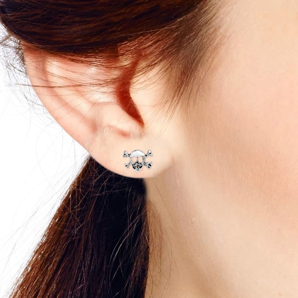 skull and crossbones earrings