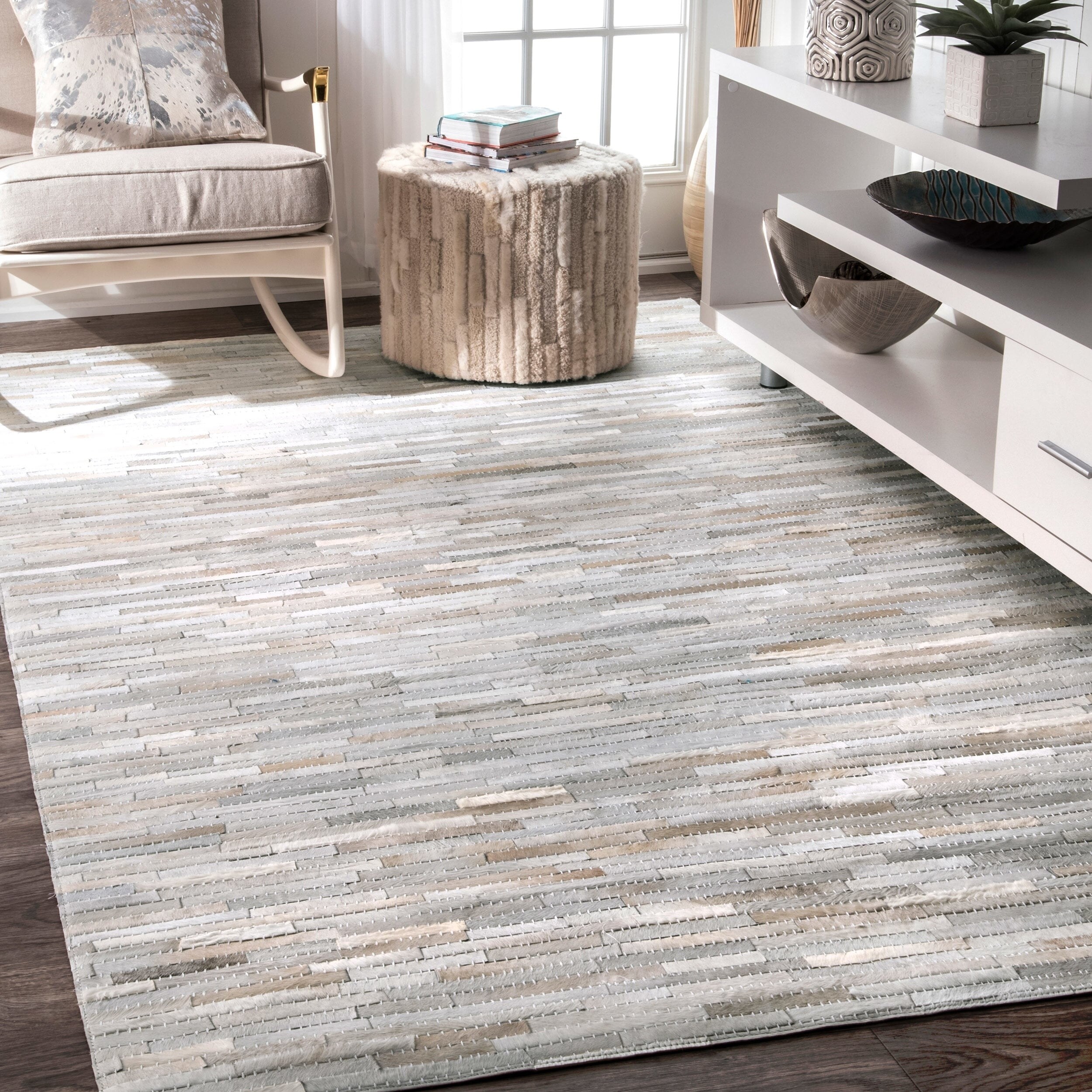 Shop Nuloom Handmade Natural Patchwork Cowhide Leather Rug 7 6 X