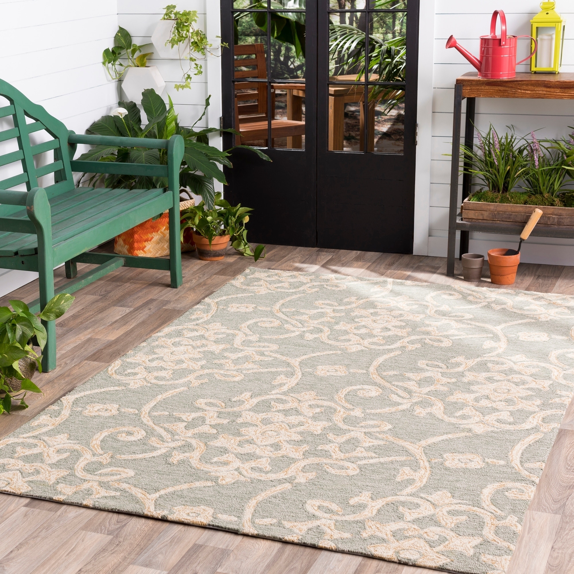 Hand hooked Galveston Green Indoor/Outdoor Floral Rug