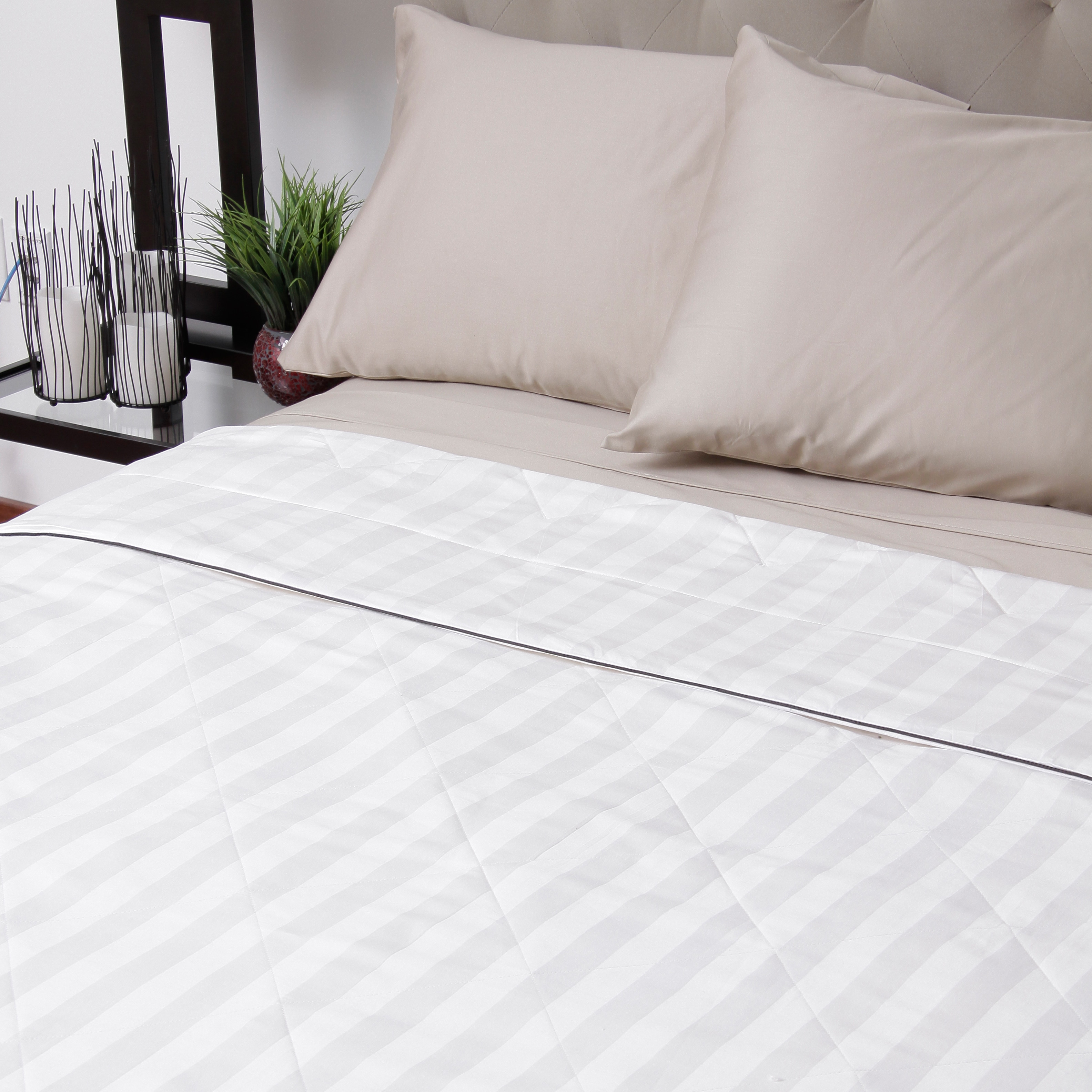 Silk-filled Damask Stripe Cotton Blanket