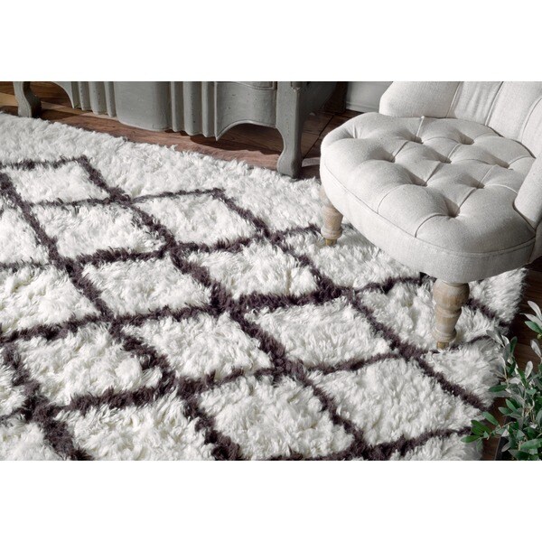nuLOOM Handmade Moroccan Trellis Ivory Shag Wool Rug