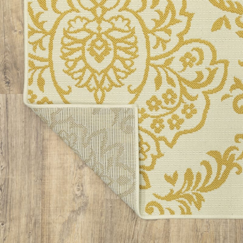 Vista Home Bletcher Floral Damask Indoor/Outdoor Area Rug