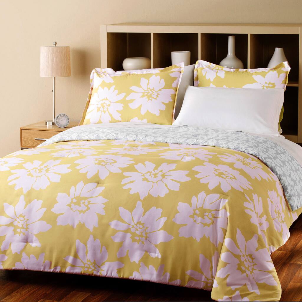 City Scene Modern Bloom 7-piece Reversible Bed in a Bag with Sheet Set