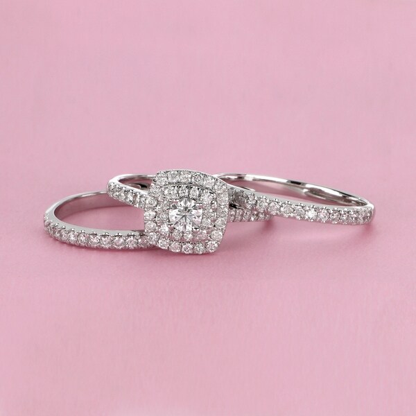 De Couer 10k White Gold 1 1/2 ct TDW Diamond Halo Engagement Ring Set