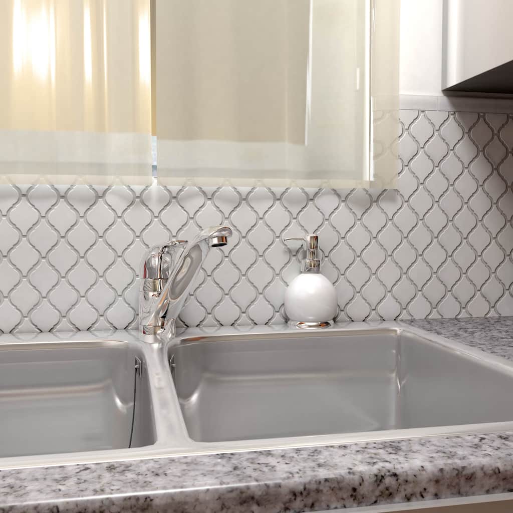 Merola Tile 9.875x11.125-inch Casablanca Glossy White Porcelain Mosaic Floor and Wall Tile (10 tiles/7.6 sqft.)