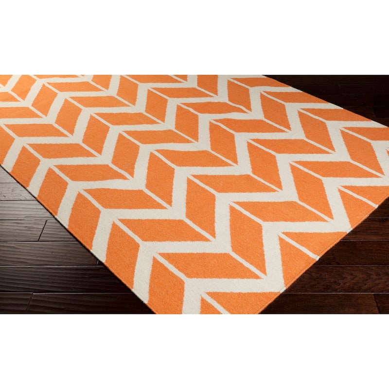 Hand-woven Awans Papaya Wool Area Rug - 8' x 11' - 8' x 11'