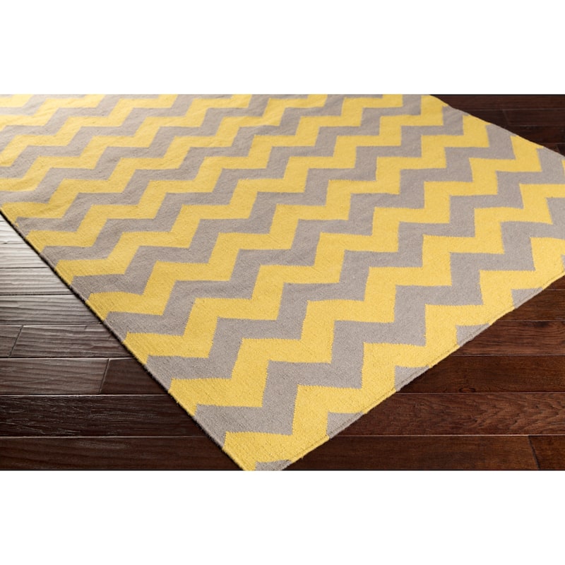 Hand-woven Mustard Chevron Yellow Wool Area Rug - 5' x 8'