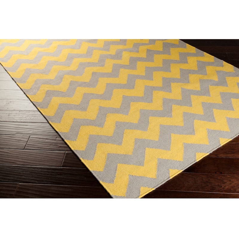 Hand-woven Mustard Chevron Yellow Wool Area Rug - 5' x 8'