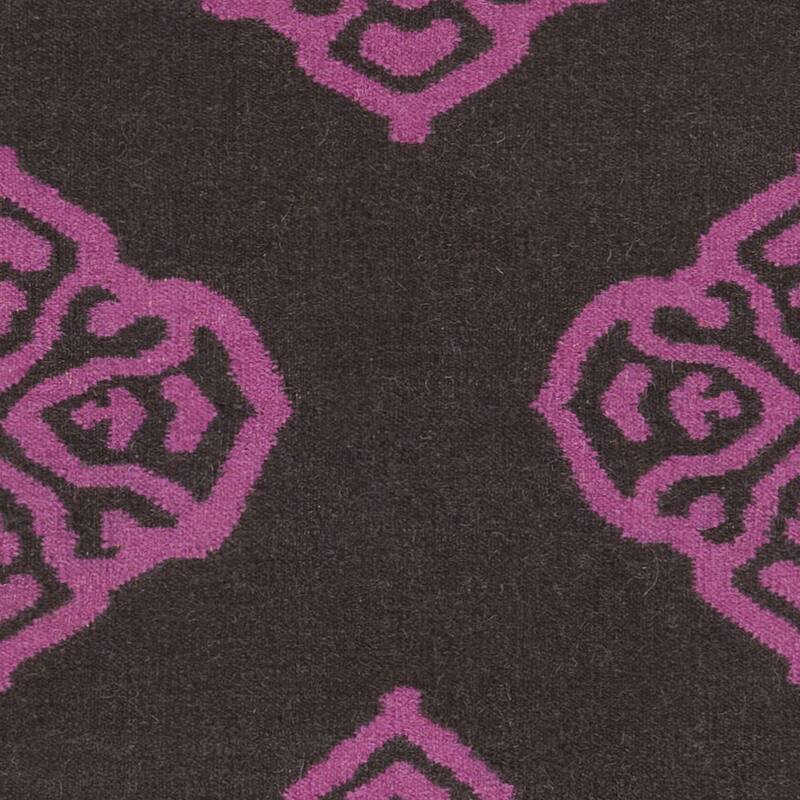 Hand-woven Stencil Berry Raspberry Wool Area Rug - 5' x 8'